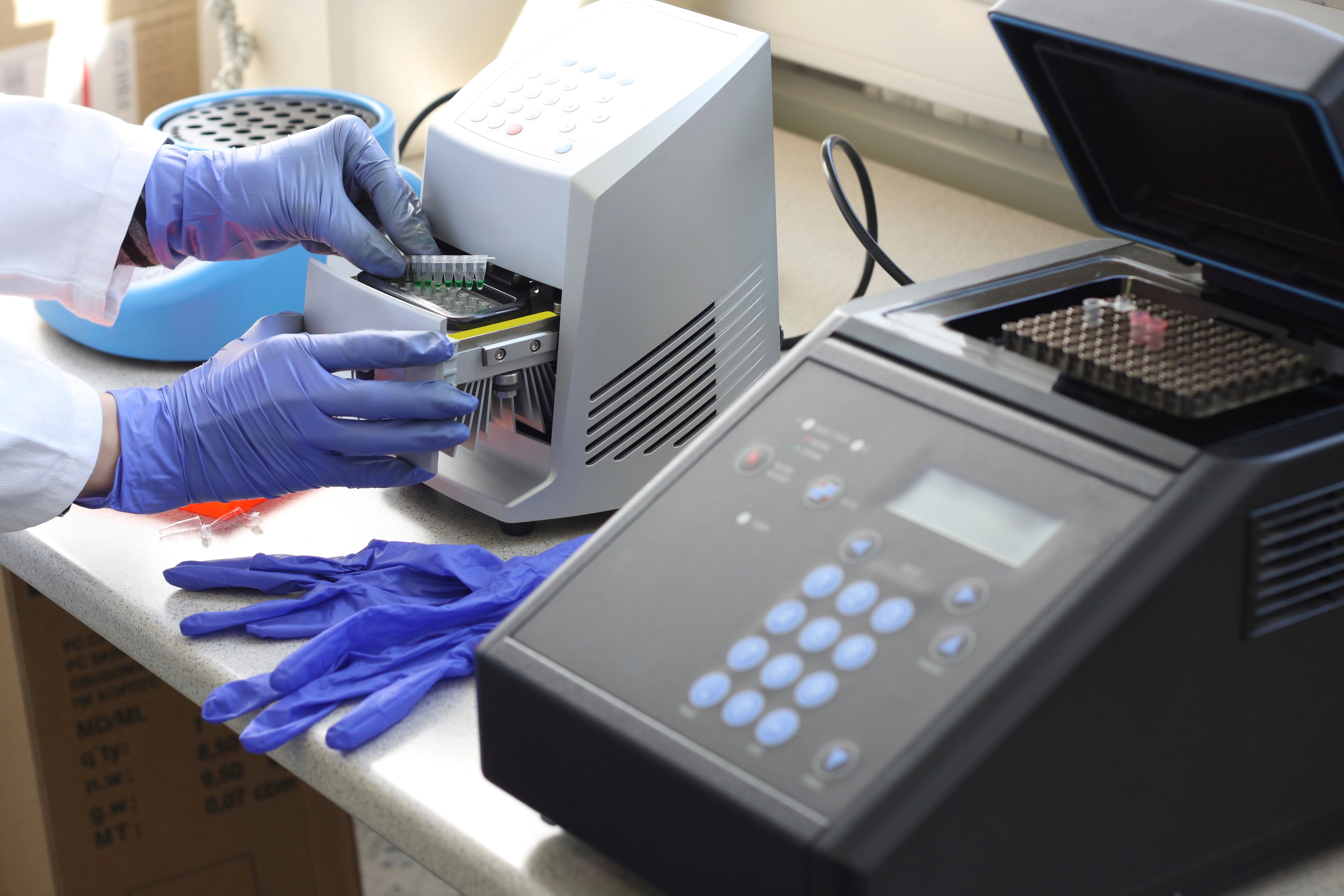 End-to-End Assembly & Kitting Solutions for Life-Science Consumables